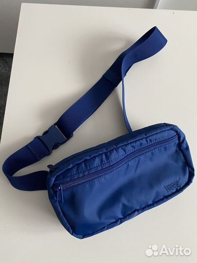 Сумка на пояс Levis