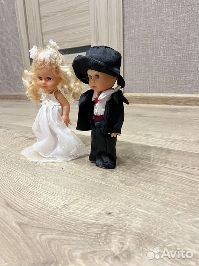 Кукла фарфоровая