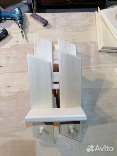 Вешалка с полкой