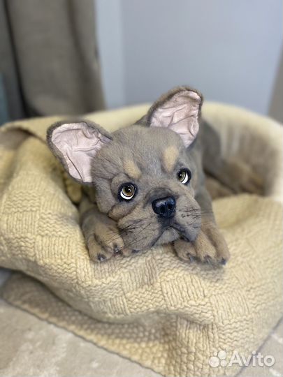 Реалистичная игрушка собака