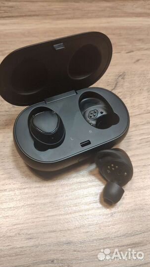 Беспроводные наушники samsung gear iconx