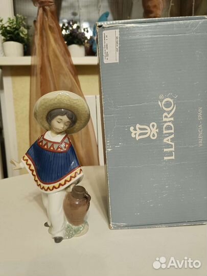 Статуэтка фарфоровая Lladro Panchito con Cantaro