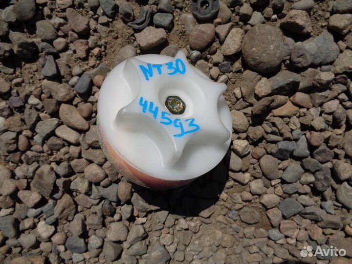 Крепление запасного колеса Nissan Xtrail NT30