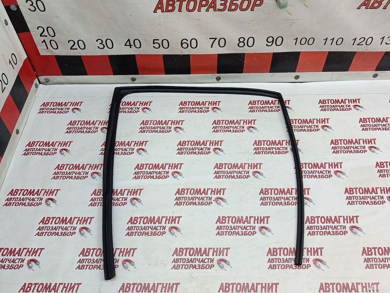 Уплотнитель стекла двери задней Toyota Camry 70