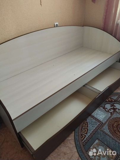 Кровать