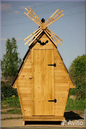 Дачный туалет с декором PEL