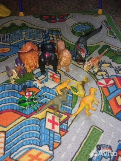 2 пакета игрушек