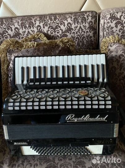 Аккордеон RoyalStandart Silvana