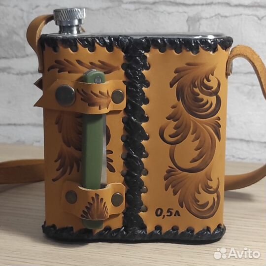 Фляжка из нержавейки в кожаном чехле со стопками