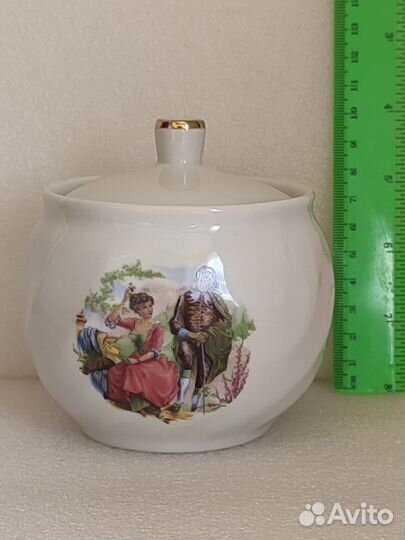 Сахарница. Мадонна. Фарфор. Коралл. Клеймо