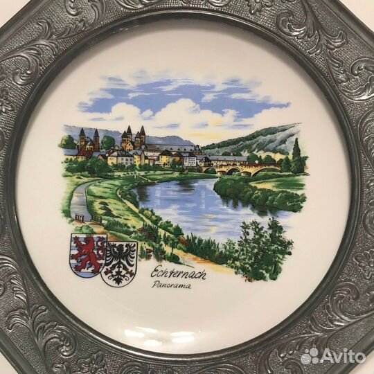 Фарфоровая настенная тарелка