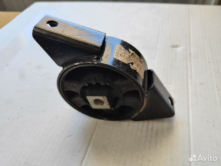 Опора двигателя задняя 96496852