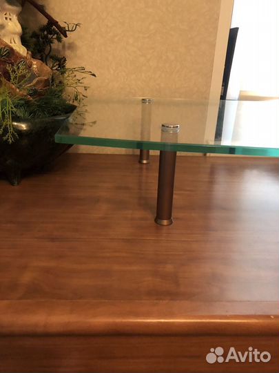 Стеклянная подставка под тв