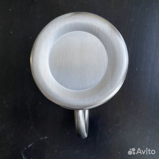 Новая металлическая кружка