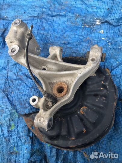 Volkswahen Caddy Touran Поворотный кулак задний