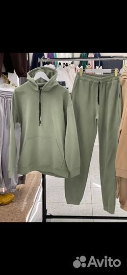 Новый мужской спортивный костюм