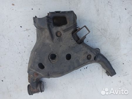 Рычаг задний нижний левый