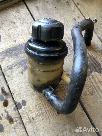 Бачок гура Hyundai Sonata 4 EF