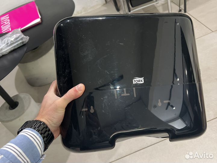 Диспенсер для бумажных полотенец tork