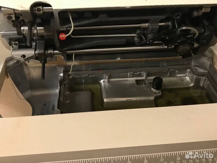 Продаю швейную машину