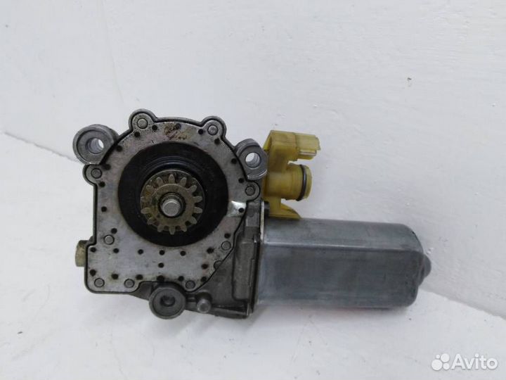 Моторчик переднего правого стеклоподъемника