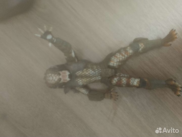 Хищник фигурка