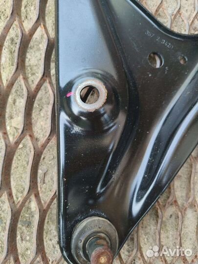 Рычаг Рено Ларгус Хрей Ниссан Сандеро Степвей