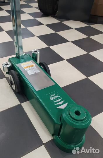 Домкрат подкатной пневмогидравлический Compac AV20