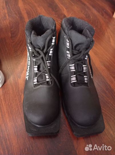 Лыжные ботинки