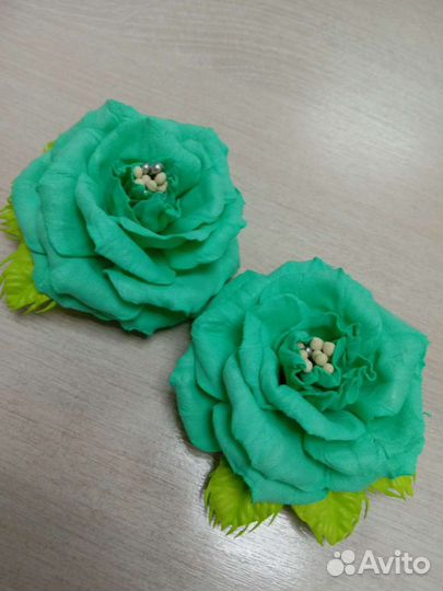 Резинка или заколка для волос