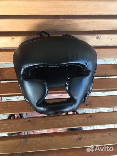 Шлем и бинты