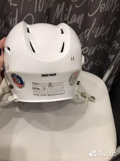 Хоккейный шлем