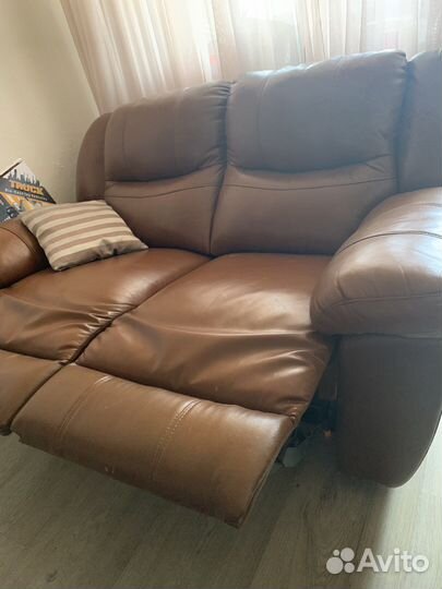 Кожаный диван бу