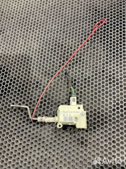 Активатор замка бензобака Ауди A6 C5 Audi