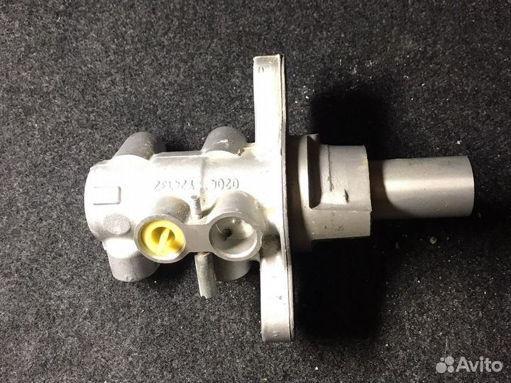 Тормозной цилиндр главный газ