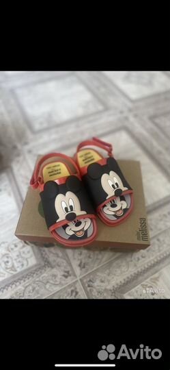 Сандалии melissa