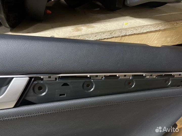 Обшивка боковой двери задняя правая Mercedes-Benz