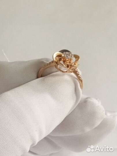 Кольцо с синтетическим камнем Золото