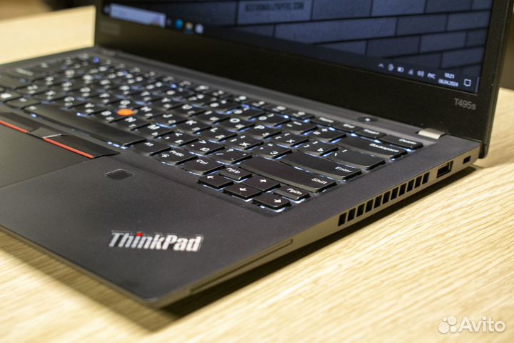 Lenovo ThinkPad T495s/Ryzen 5pro/16gb 256gb touch