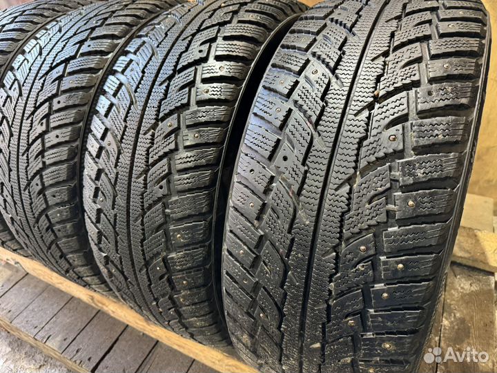 Kumho I'Zen RV Stud KC16 235/55 R17