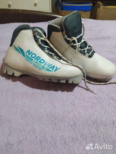 Лыжные ботинки