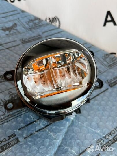 Противотуманная фара правая Lexus Toyota