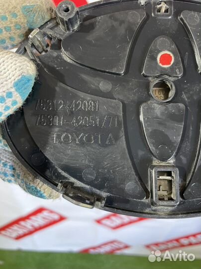 Эмблемма Toyota Rav4 XA40 Оригинал Б/У