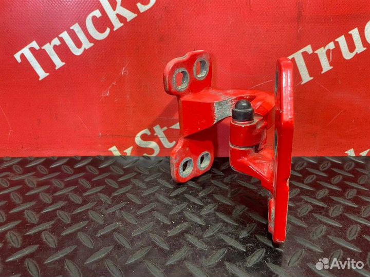 Петля двери правой Renault T