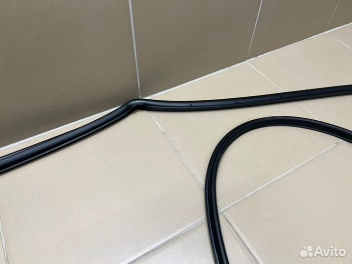 Уплотнитель двери задний левый Kia Seltos 6000 км