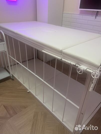 Массажный стол