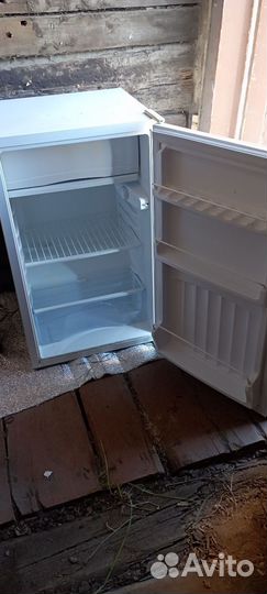 Холодильник маленький б/у