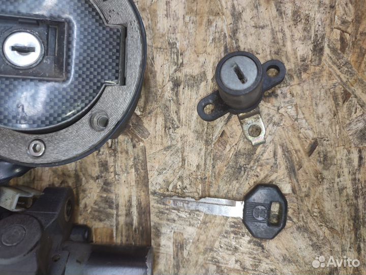 Yzf-r1 98-01 комплект замков замки