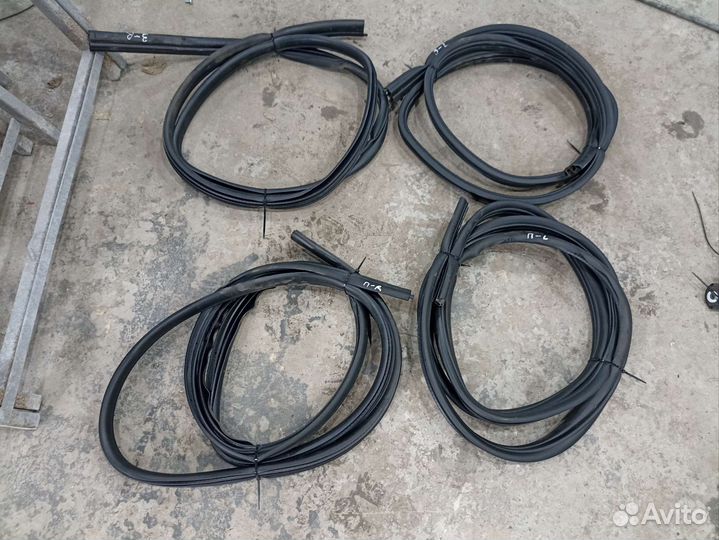 Уплотнитель проёма двери Nissan Qashqai J10 06-13г