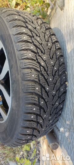 Nokian Hakkapeliitta 9 SUV 215/65R16 с дисками